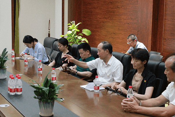 市人大副主任蒞臨我司參觀考察 市人大副主任蒞臨我司參觀考察