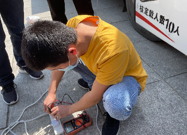 創(chuàng)能正能量：職工搶修獻(xiàn)血車，好人好事成風(fēng)景！