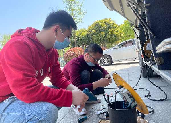 創(chuàng)能正能量：職工搶修獻(xiàn)血車，好人好事成風(fēng)景！