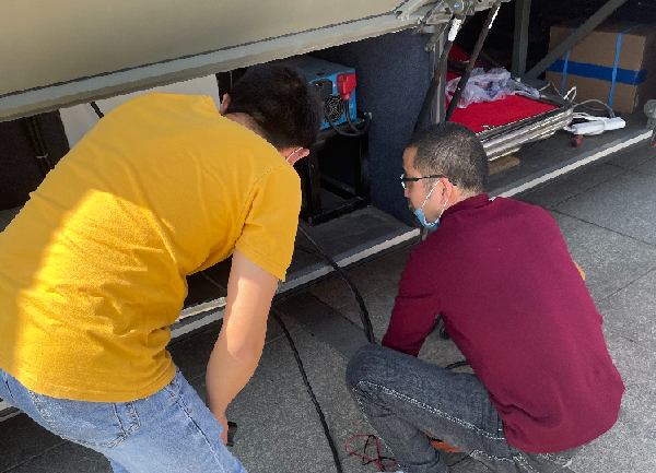 創(chuàng)能正能量：職工搶修獻(xiàn)血車，好人好事成風(fēng)景！