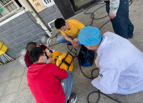創(chuàng)能正能量：職工搶修獻(xiàn)血車，好人好事成風(fēng)景！